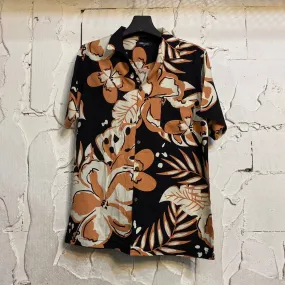 Chemise hawaienne noire à fleurs beige